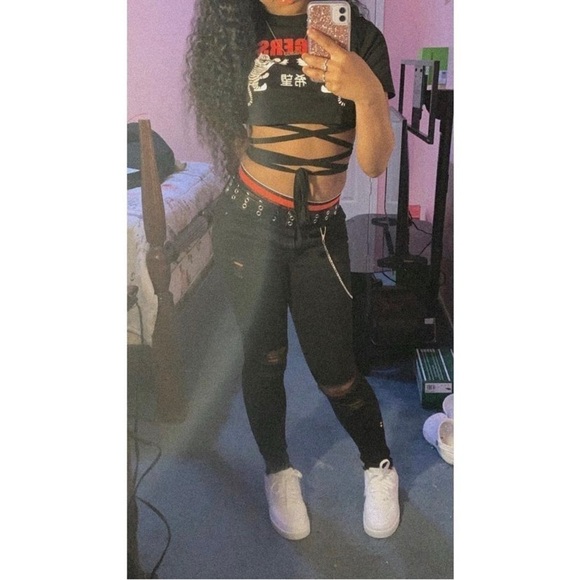 Graphic tie crop top with slit ♡. - Picture 2 of 3